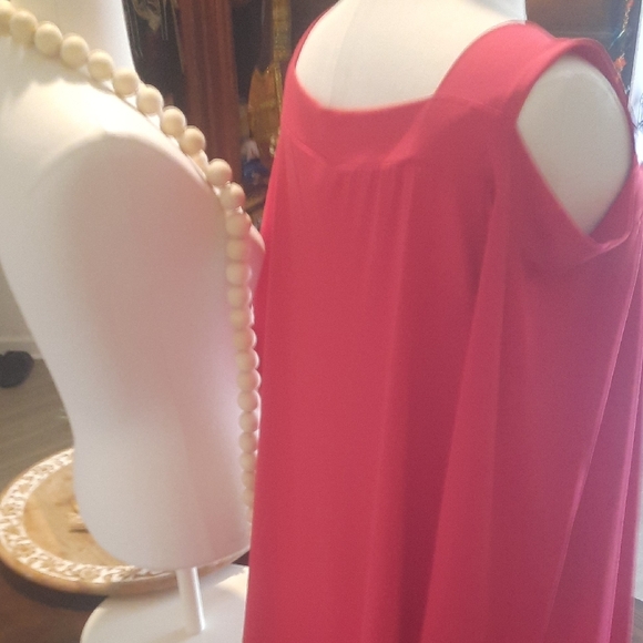 Red Cold Shoulder Shark Bite Tunic - Picture 7 of 9